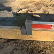Level holding brackets for pool base levelling – photo 2