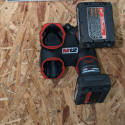 Milwaukee M12 4x battery wall mount – photo 6