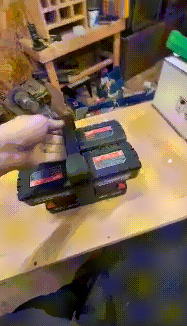 Milwaukee mega 8x M18 battery caddy – photo 3